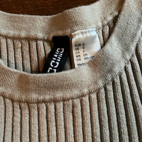 H&M Crop Top - Picture 2 of 2